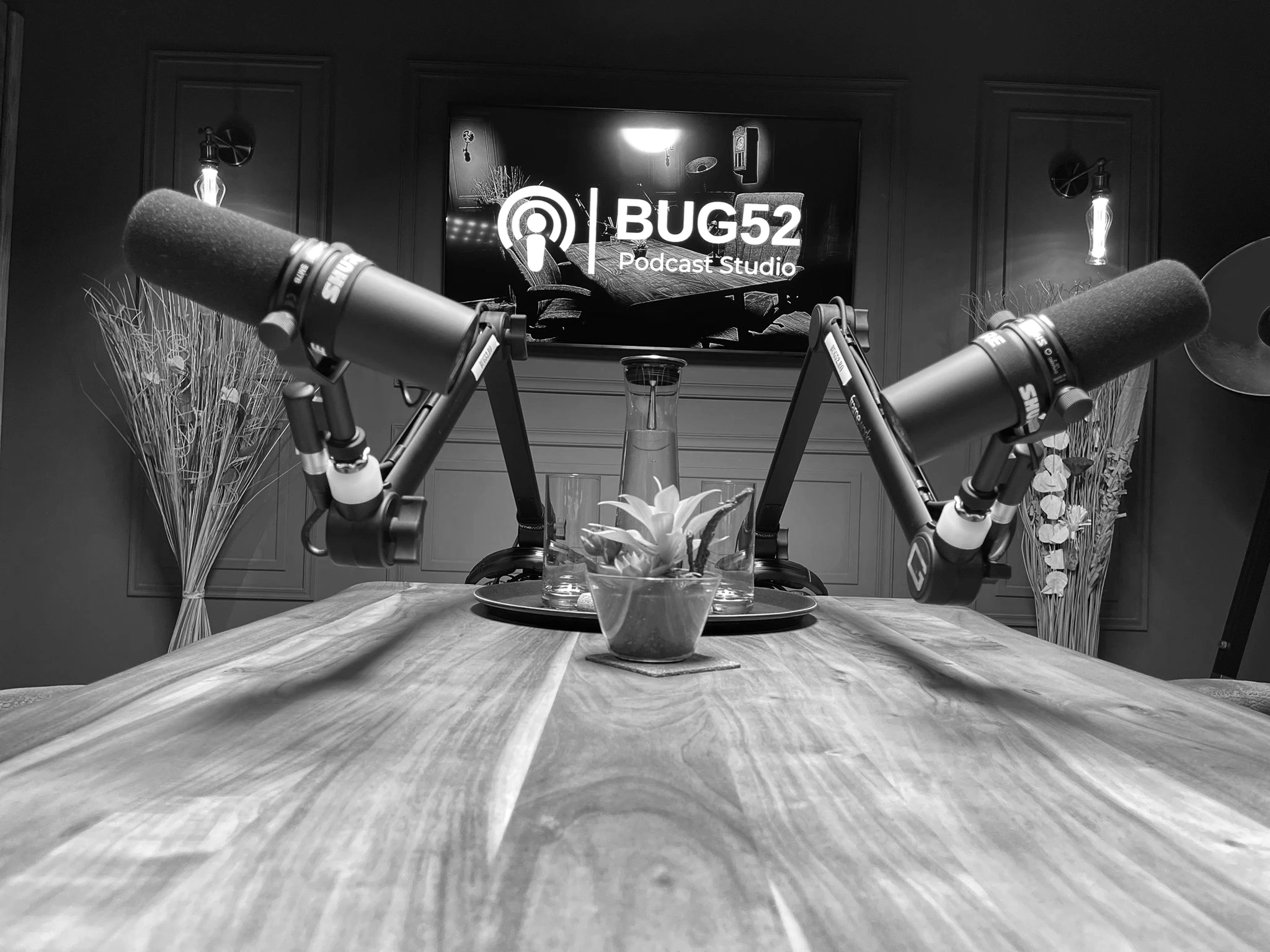 Studio podcast audio BUG52 București Înregistrare audio podcast profesional în studioul BUG52 din București