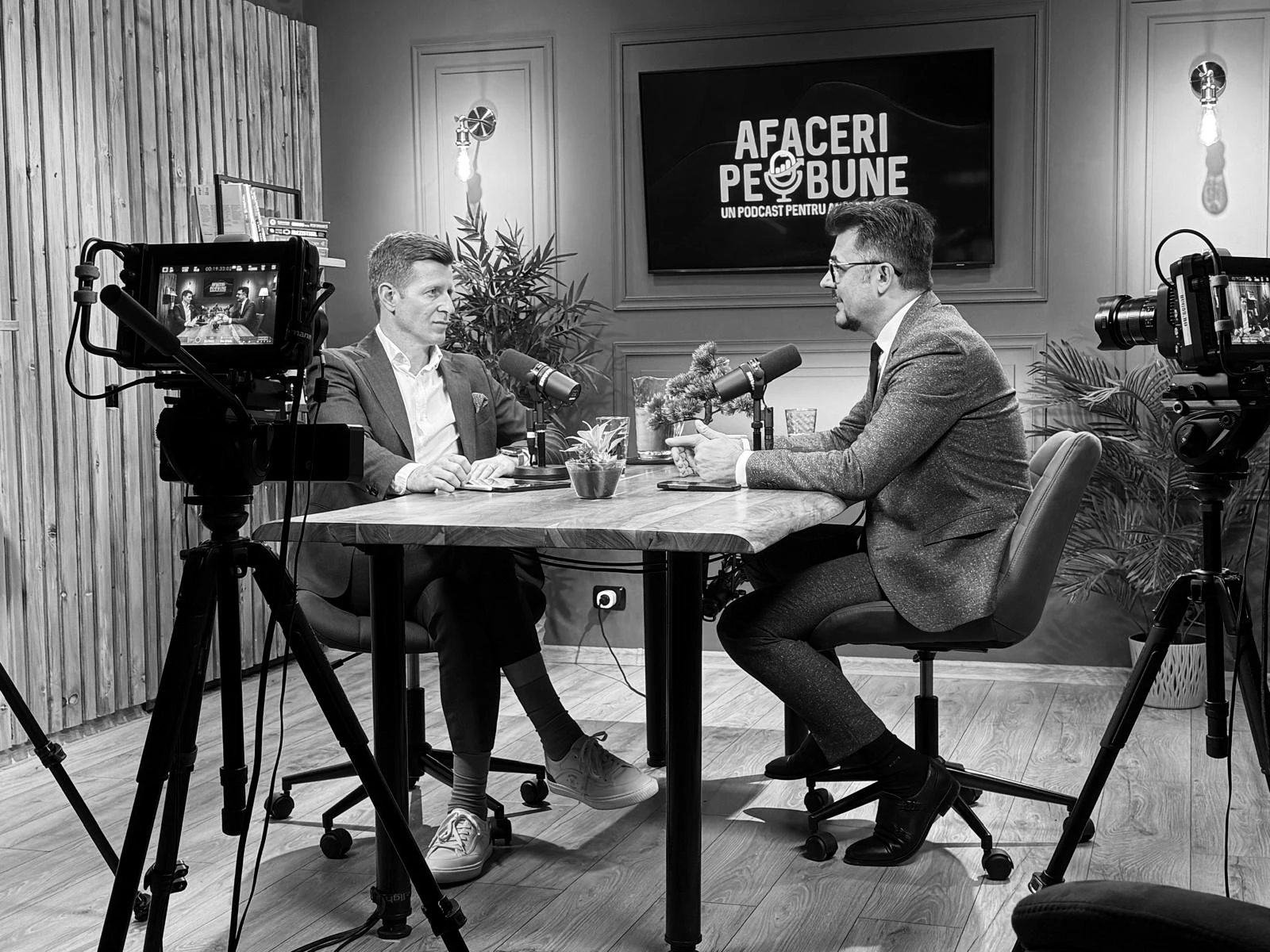 Filmare video podcast cu invitatul Lorand Soares Szasz în studioul BUG52 din București
