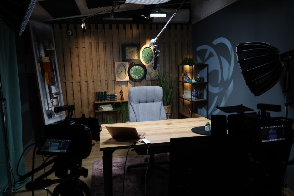 Studio inregistrari audio video podcast cursuri online live streaming webinar inchiriere echipament studio filmari
