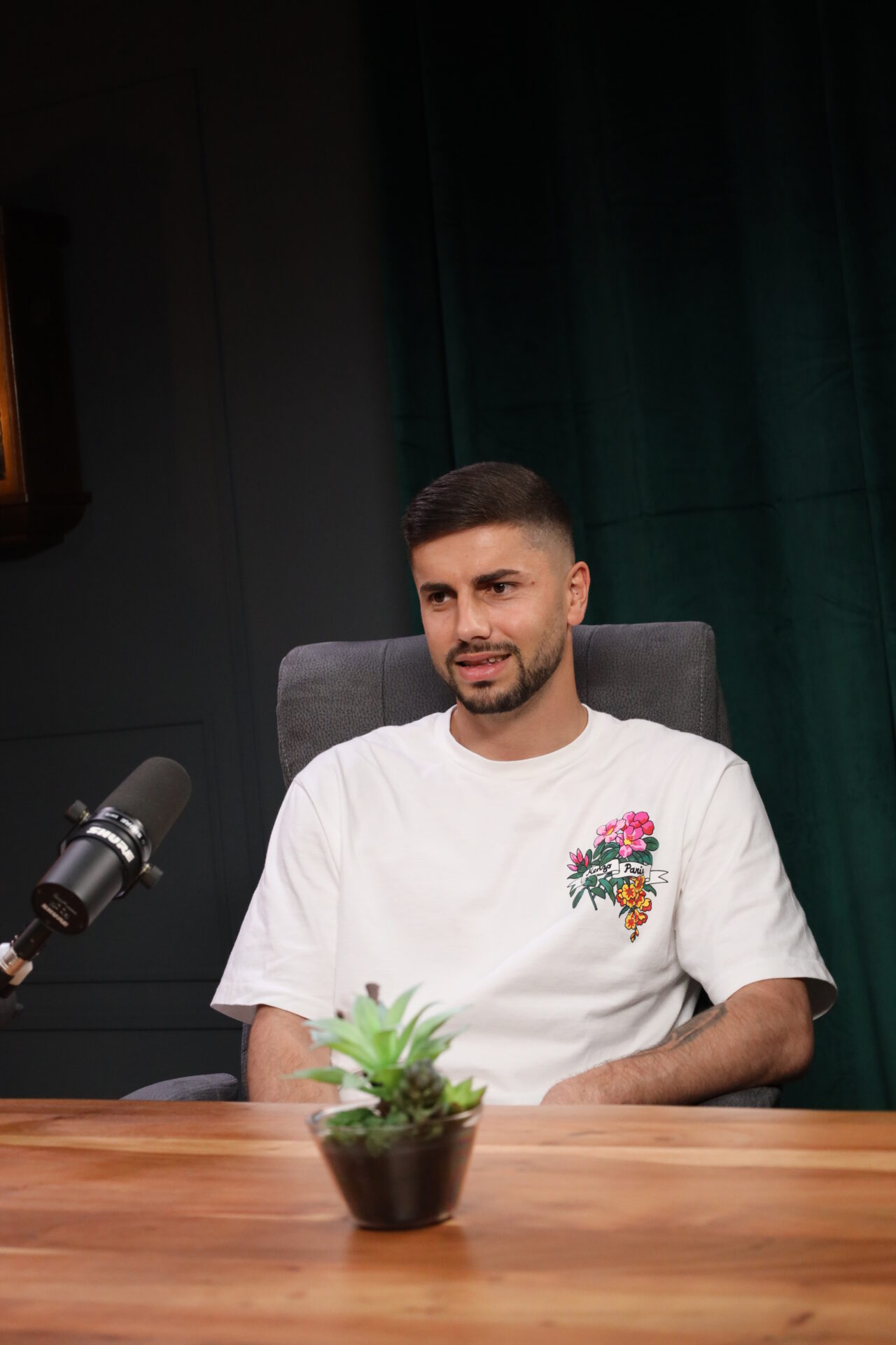 Studio inregistrari audio video podcast cursuri online live streaming webinar inchiriere echipament studio filmari BUG52