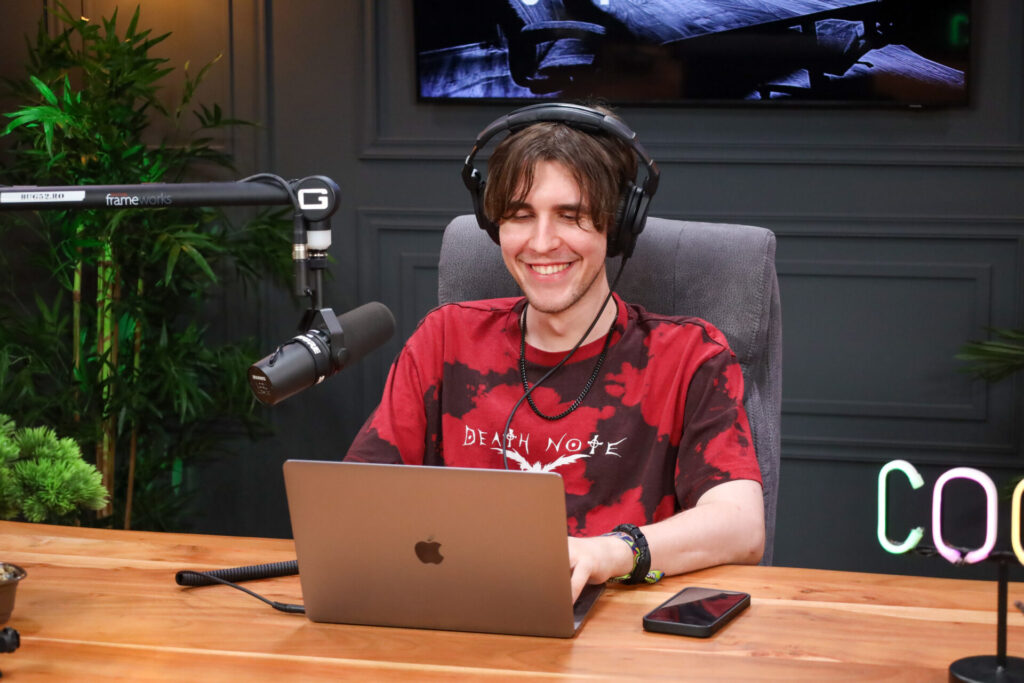 Studio inregistrari audio video podcast cursuri online live streaming webinar inchiriere echipament studio filmari BUG52