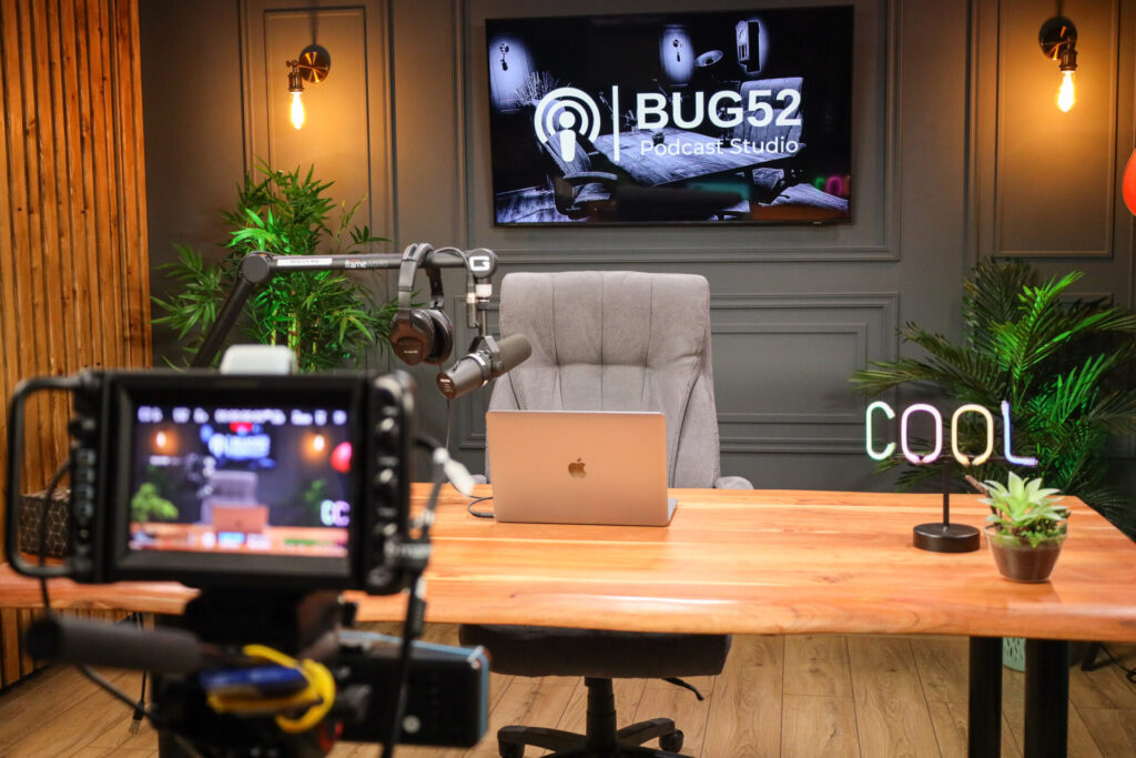 Studio inregistrari audio video podcast cursuri online live streaming webinar inchiriere echipament studio filmari BUG52