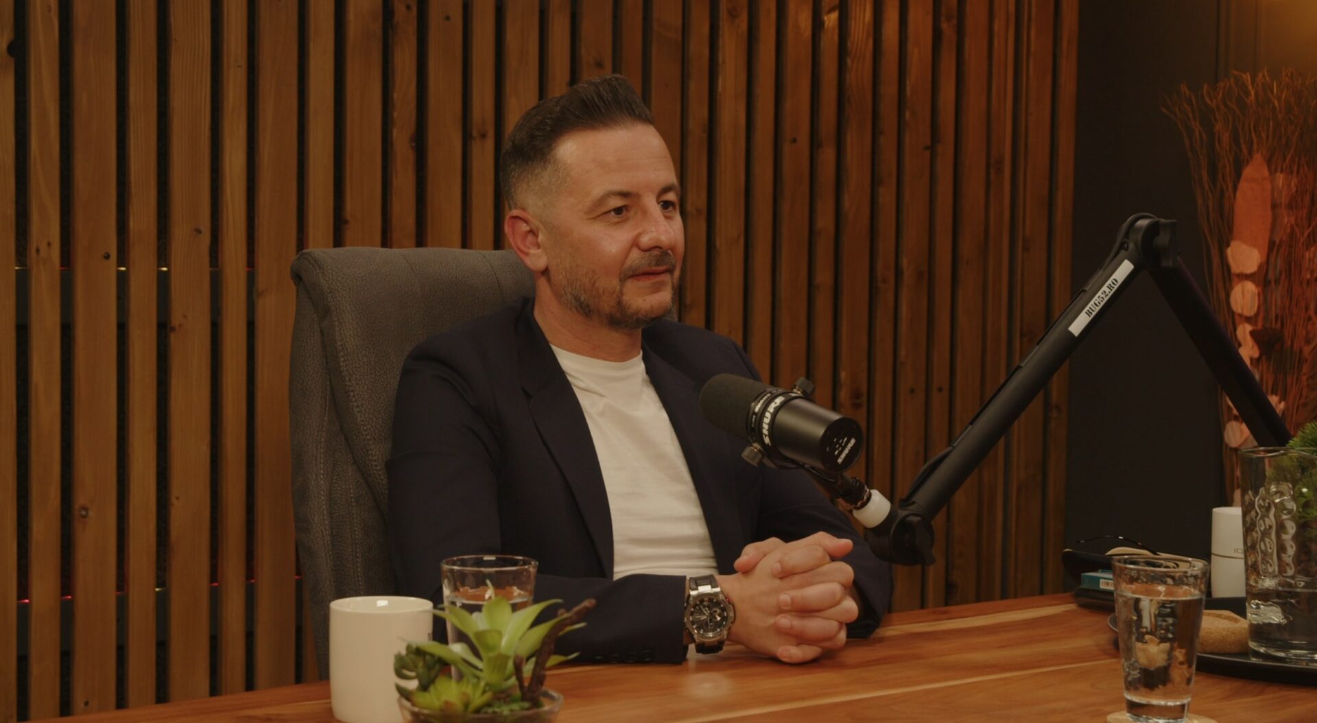 Studio inregistrari audio video podcast cursuri online live streaming webinar inchiriere echipament studio filmari BUG52