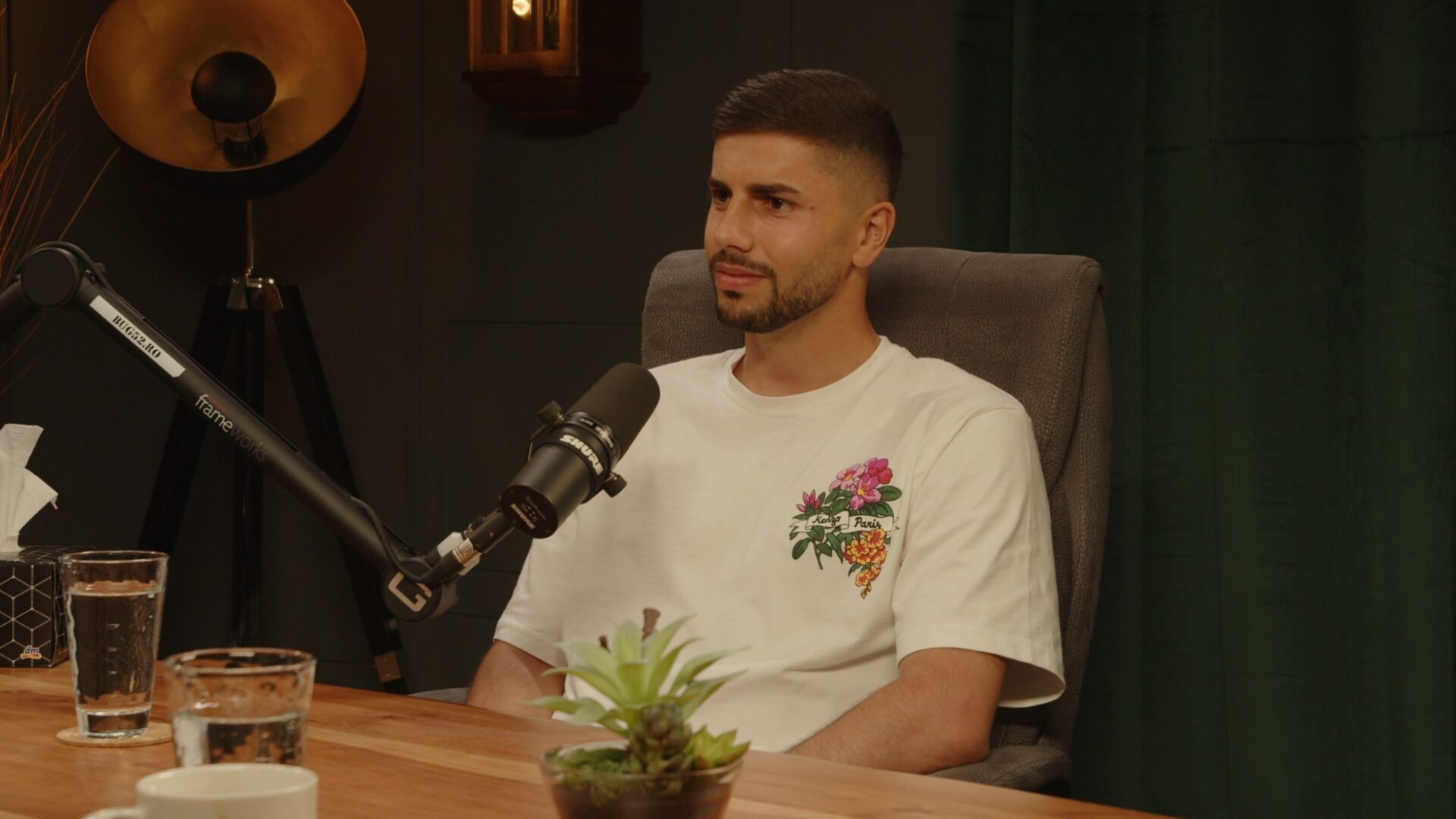 Studio inregistrari audio video podcast cursuri online live streaming webinar inchiriere echipament studio filmari BUG52